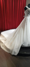 Load image into Gallery viewer, Plussize prinses glitter trouwjurk maat 48 600 euro te koop en passen in de winkel in Naaldwijk, Den Haag Maassluis Schipluiden