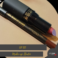 Load image into Gallery viewer, Make-up Studio Amsterdam te koop in de winkel in Naaldwijk Den Haag. Lipgloss en lippotlood set voor mooie longlasting lippen. Cadeau geven of krijgen 10 euro