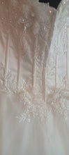 Load image into Gallery viewer, Trouwjurk maat 48 korset top strapless ritssluiting met kant bridgerton jurk plussize