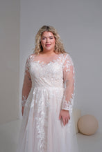 Load image into Gallery viewer, Bruidsjurk van Bridalstar Kenna Romantisch A lijn met kant en een lange mouw in het wit of in het zacht roze passen in de bruidswinkel in Naaldwijk Westland Zuid Holland