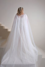Load image into Gallery viewer, Bridalstar Kerry Trouwjurk voor de curvy bride met een cape Bruidsmode Naaldwijk, Leiden Rotterdam