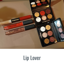 Load image into Gallery viewer, Make-up Studio Amsterdam lipstick, lipgloss cadeau pakket. 9 kleuren voor 50 euro. Longlasting lippen en blijven combineren. Makkelijk mee te nemen op reis. Te koop in de winkel in Naaldwijk - Westland - Zuid Holland of bestel online