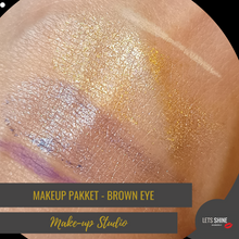 Load image into Gallery viewer, Make-up oogschaduw pakket voor bruine ogen. Cadeau pakket leuk om te geven en te krijgen vrouw 40 jaar. Leren opmaken boek een workshop in de winkel in Naaldwijk Zuid Holland