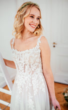 Load image into Gallery viewer, Sanna Lindstrom - Trouwjurk Jasmine - maat 44