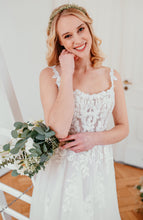 Load image into Gallery viewer, Sanna Lindstrom - Trouwjurk Jasmine - maat 44