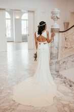 Load image into Gallery viewer, Sanna Lindstrom - Trouwjurk Meghan - maat 44