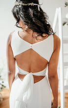 Load image into Gallery viewer, Sanna Lindstrom - Trouwjurk Meghan - maat 44