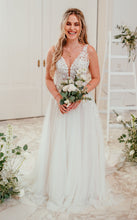 Load image into Gallery viewer, Sanna Lindstrom - Trouwjurk Hope - maat 42