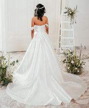 Load image into Gallery viewer, Sanna Lindstrom - Trouwjurk Hailey - maat 42