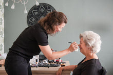 Load image into Gallery viewer, Makeup moeder van de bruid aan huis Naaldwijk, Den Haag, rotterdam