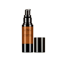 Load image into Gallery viewer, Longlasting foundation voor een natuurlijk makeup voor een lente of herfst type te koop online en in de winkel in Naaldwijk te testen tijdens een makeup workshop