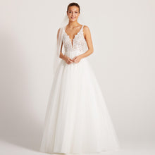 Load image into Gallery viewer, Goedkope trouwjurk Naaldwijk Westland Boho trouwen op het strand, plussize bruidsmode in Naaldwijk