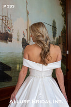 Load image into Gallery viewer, Off sholder prinses trouwjurk klassiek elegant en modern, passen en te koop in de bruidswinkel in Naaldwijk - Den Haag - Zuid Holland.