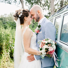 Load image into Gallery viewer, Haar en make-up voor de bruid arrangement complete prijs aan huis Rotterdam