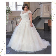 Load image into Gallery viewer, ben jij op zoek naar een goedkope trouwjurk in de sale nu in de winkel of natuurlijk online bij letsshine in naaldwijk Zuid Holland