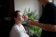 Load image into Gallery viewer, Haar en make-up voor de bruid. Bruid haar en make-up aan huis. Den Haag Rotterdam Delft Naaldwijk Zuid Holland. Natuurlijk en feestelijk