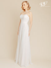 Load image into Gallery viewer, Soepele goedkope trouwjurk maat 42 voor een buiten bruiloft. Te koop en passen in de winkel in Naaldwijk Zuid Holland nabij Delft en Pijnacker