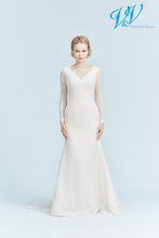 Load image into Gallery viewer, ben je op zoek naar een mooie betaalbare en in de outlet nu bij letsshine in naaldwijk, vintage outlet trouwjurk nabij Den Haag en Delft