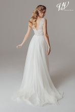 Load image into Gallery viewer, Betaalbare Boho vintage Alijn trouwjurk met een kanten top en een tulle rok, maat 42 te koop en passen in de winkel in Naaldwijk Westland