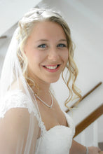 Load image into Gallery viewer, Bruidsmakeup, bruidsvisagist en haar en makeup aan huis. Delft Den Haag Rotterdam Zuid Holland. Proefsessie is in de winkel in Naaldwijk Nederland