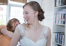 Load image into Gallery viewer, Bruidsmakeup en haar aan huis Naaldwijk Den Haag Rotterdam Delft