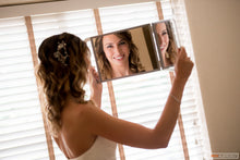 Load image into Gallery viewer, Dit zijn de kosten voor bruidsmake-up aan huis in Naaldwijk Westland, Den Haag, Rotterdam