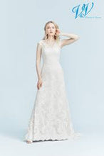 Load image into Gallery viewer, Besparen op je bruiloft kies een betaalbare / goedkope trouwjurk in Zuid Holland. Kopen en passen in de Bruidswinkel in Naaldwijk Westland vlakbij Berkel