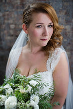 Load image into Gallery viewer, Bruidsvisagie Hoek van Holland de Torpodoloos Trouwen Kosten aan huis