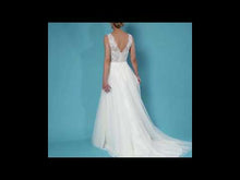 Load and play video in Gallery viewer, Boho vintage Alijn trouwjurk met een kanten top en een tulle rok, maat 42 te koop en passen in de winkel in Naaldwijk Westland outlet