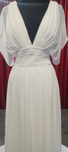 Load image into Gallery viewer, Duurzaam trouwen tweedehands trouwjurk kopen in het Westland met service
