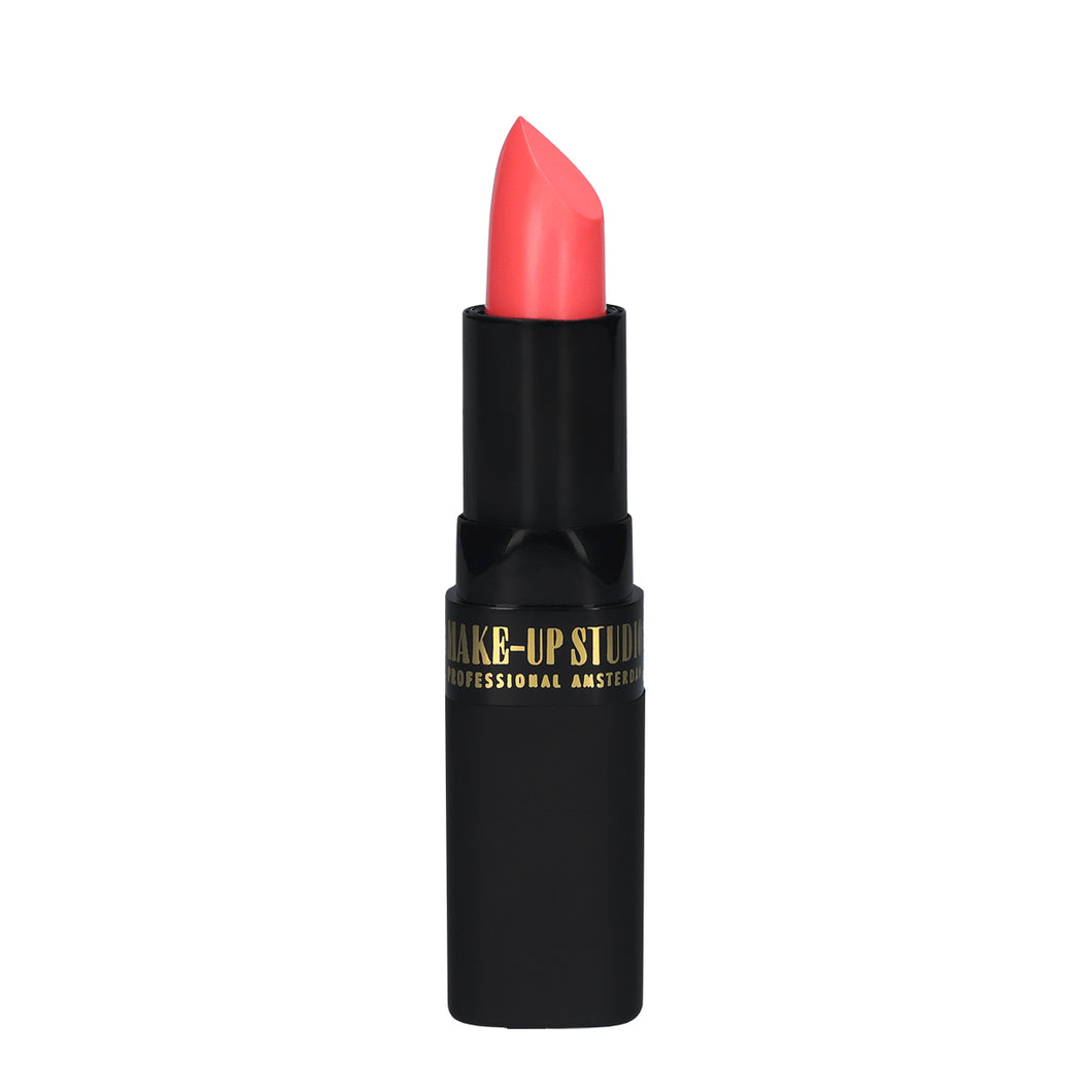 Matte zachte lippstick om je lippen te laten stralen of om je make-up look af te maken. Voor de gevoelige lippen. Gratis bij een bruidsmake-up aan huis, s'Gravenzande Westland Zuid Holland
