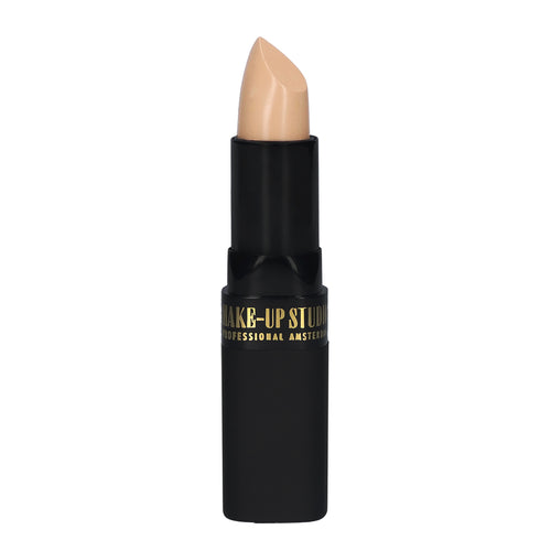 Primer voor de lippen zodat de lipstick langer blijft zitten, testen kan tijdens een make-up workshop voor 2 personen in Naaldwijk - De Lier - Westland, Zuid Holland